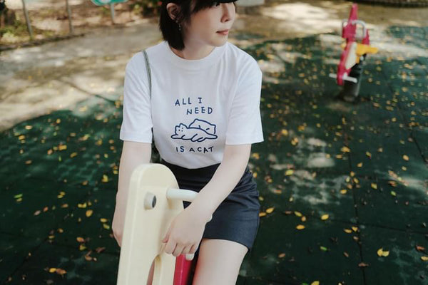 地呱球/ All I need is a cat 貓貓 T-shirt (白色／3尺碼）